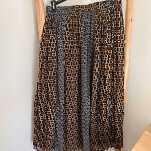 Chic Chain Pattern Skirt - Black, Brown, and White